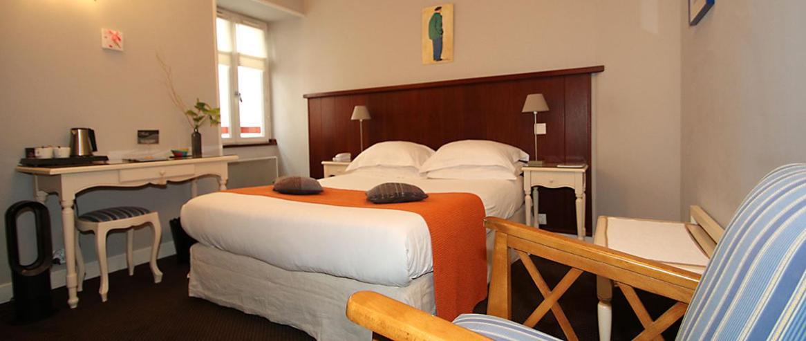 Hotel Les Almadies - Coeur De Ville Saint-Jean-de-Luz Esterno foto