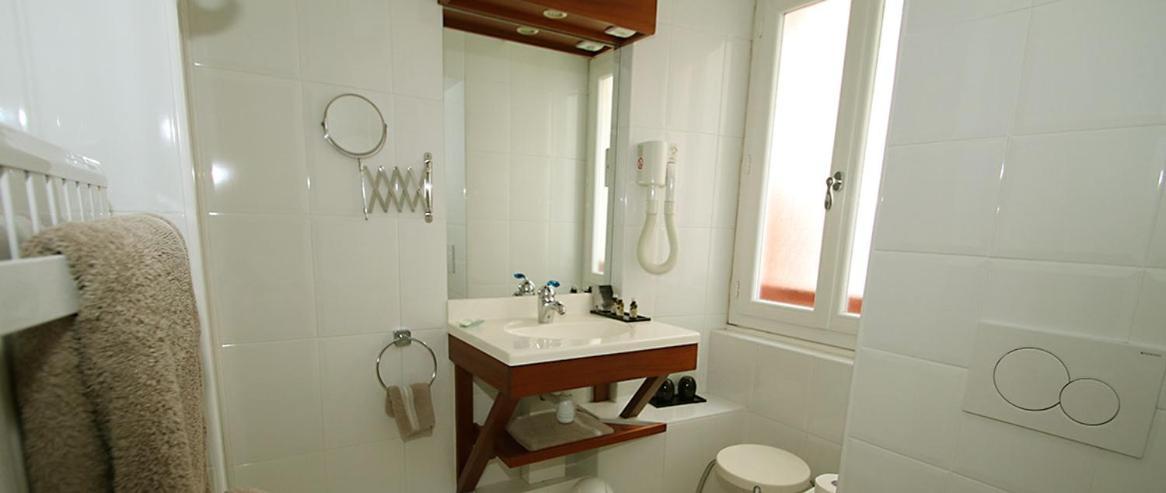 Hotel Les Almadies - Coeur De Ville Saint-Jean-de-Luz Esterno foto