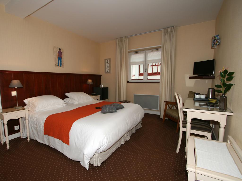 Hotel Les Almadies - Coeur De Ville Saint-Jean-de-Luz Camera foto